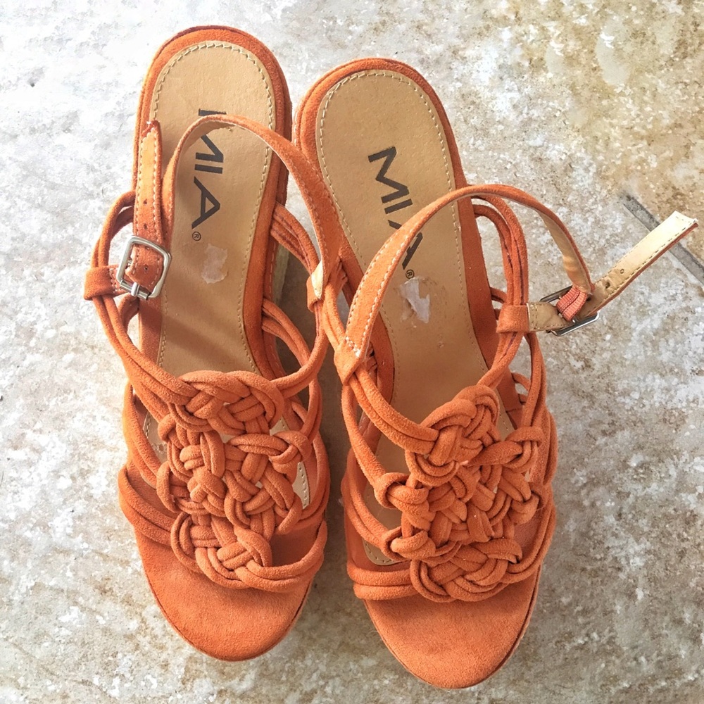Mia brand orange wedges